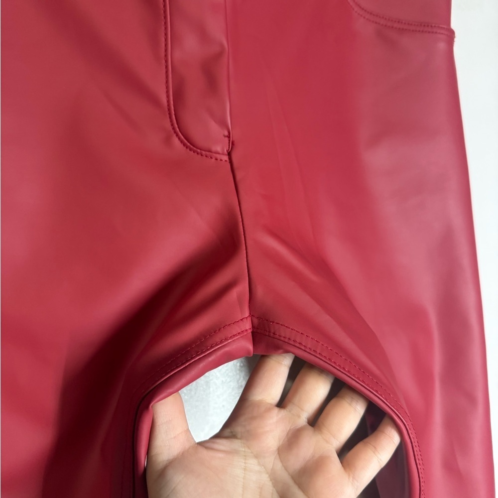 Freddy WRUP Curvy Faux Leather - High Waisted - Ankle
Length Pant - Picture 5 of 12